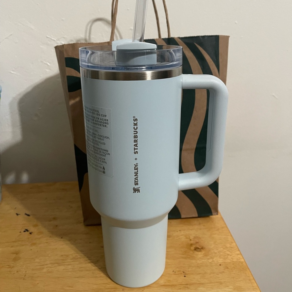 Brand New40oz Stanley + Starbucks Powder blue